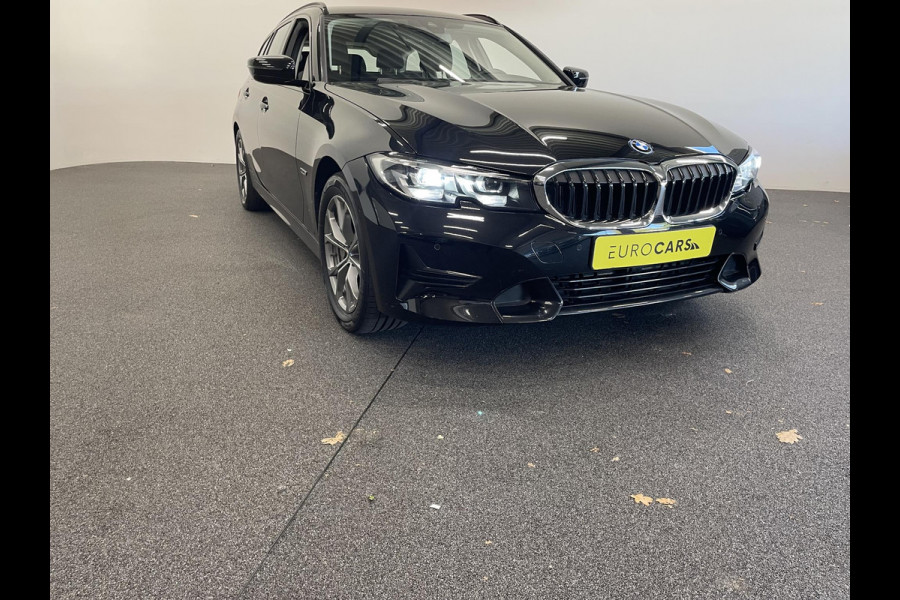 BMW 3 Serie Touring 330e Touring SportLine PHEV 292 PK AUT Navi Carplay Camera Achter PDC V+A Winterpack Sport Stoelen Active Protection Ambiance Licht