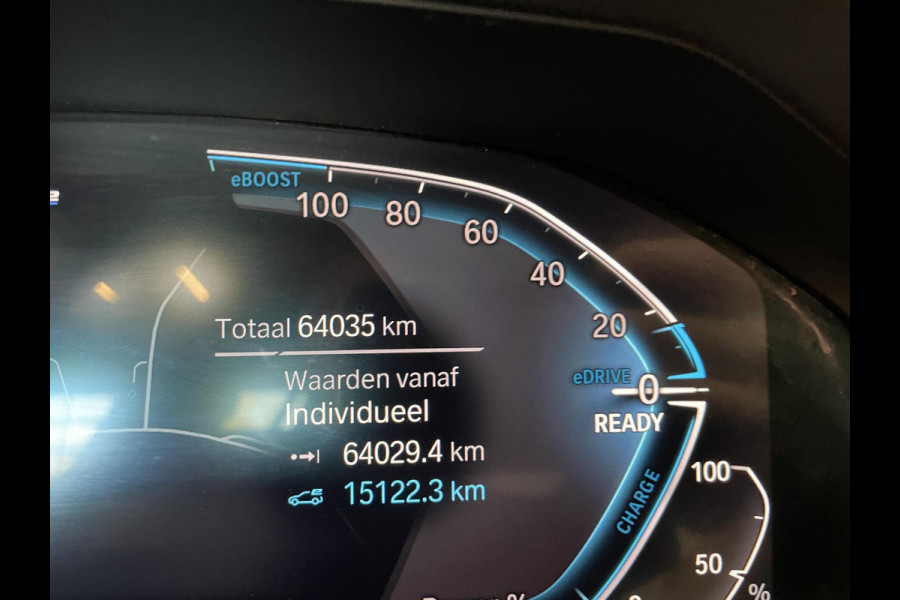 BMW 3 Serie Touring 330e Touring SportLine PHEV 292 PK AUT Navi Carplay Camera Achter PDC V+A Winterpack Sport Stoelen Active Protection Ambiance Licht