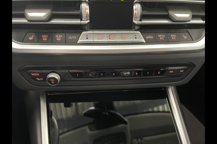 BMW 3 Serie Touring 330e Touring SportLine PHEV 292 PK AUT Navi Carplay Camera Achter PDC V+A Winterpack Sport Stoelen Active Protection Ambiance Licht