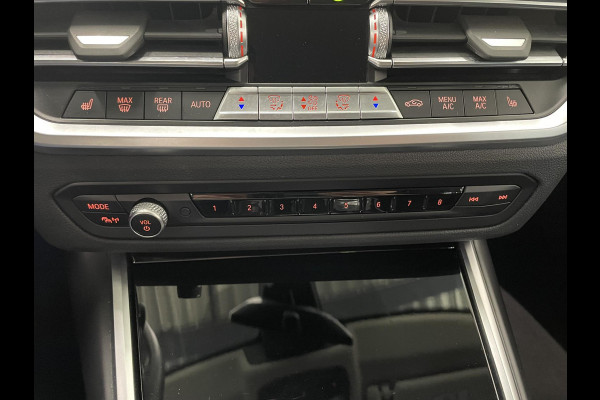 BMW 3 Serie Touring 330e Touring SportLine PHEV 292 PK AUT Navi Carplay Camera Achter PDC V+A Winterpack Sport Stoelen Active Protection Ambiance Licht