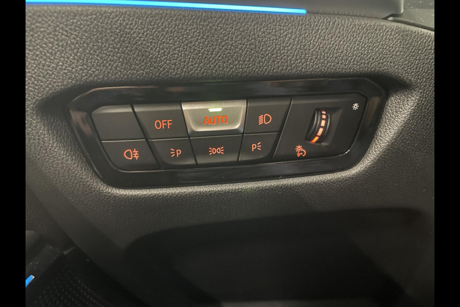 BMW 3 Serie Touring 330e Touring SportLine PHEV 292 PK AUT Navi Carplay Camera Achter PDC V+A Winterpack Sport Stoelen Active Protection Ambiance Licht