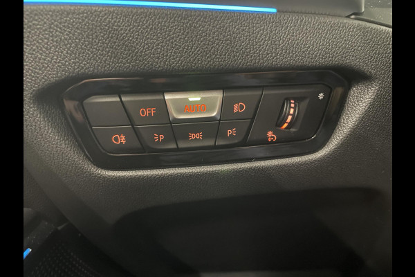 BMW 3 Serie Touring 330e Touring SportLine PHEV 292 PK AUT Navi Carplay Camera Achter PDC V+A Winterpack Sport Stoelen Active Protection Ambiance Licht