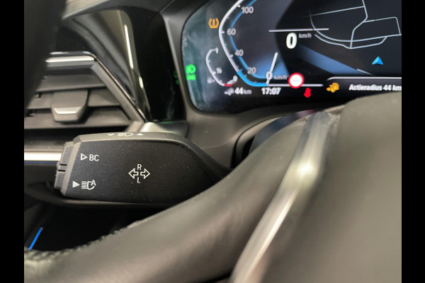 BMW 3 Serie Touring 330e Touring SportLine PHEV 292 PK AUT Navi Carplay Camera Achter PDC V+A Winterpack Sport Stoelen Active Protection Ambiance Licht