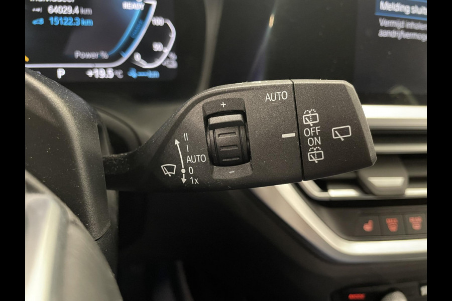 BMW 3 Serie Touring 330e Touring SportLine PHEV 292 PK AUT Navi Carplay Camera Achter PDC V+A Winterpack Sport Stoelen Active Protection Ambiance Licht