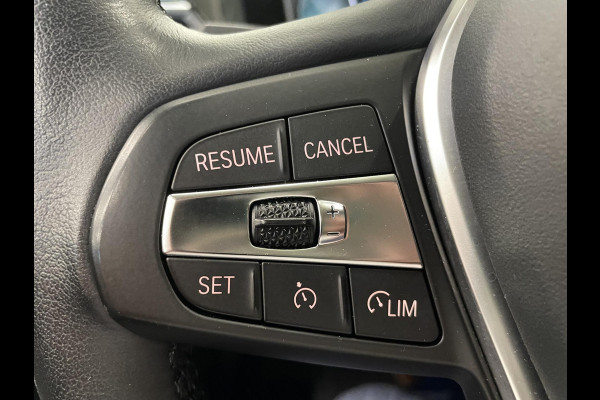 BMW 3 Serie Touring 330e Touring SportLine PHEV 292 PK AUT Navi Carplay Camera Achter PDC V+A Winterpack Sport Stoelen Active Protection Ambiance Licht