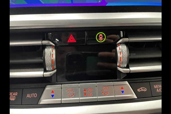 BMW 3 Serie Touring 330e Touring SportLine PHEV 292 PK AUT Navi Carplay Camera Achter PDC V+A Winterpack Sport Stoelen Active Protection Ambiance Licht
