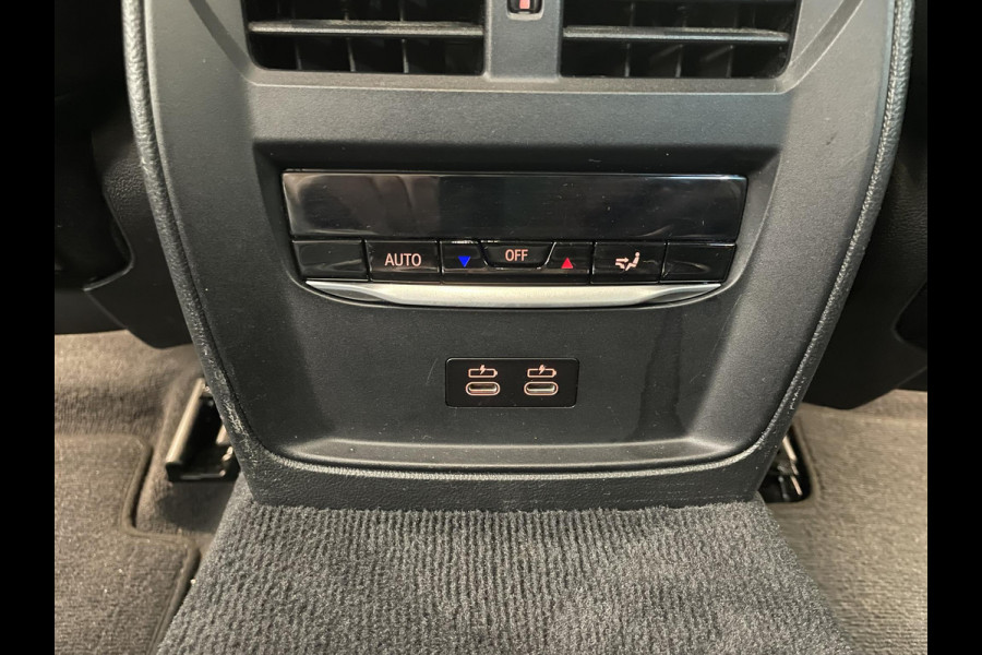 BMW 3 Serie Touring 330e Touring SportLine PHEV 292 PK AUT Navi Carplay Camera Achter PDC V+A Winterpack Sport Stoelen Active Protection Ambiance Licht