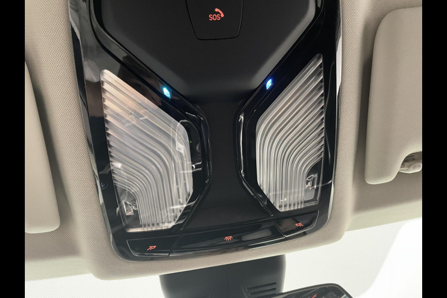 BMW 3 Serie Touring 330e Touring SportLine PHEV 292 PK AUT Navi Carplay Camera Achter PDC V+A Winterpack Sport Stoelen Active Protection Ambiance Licht