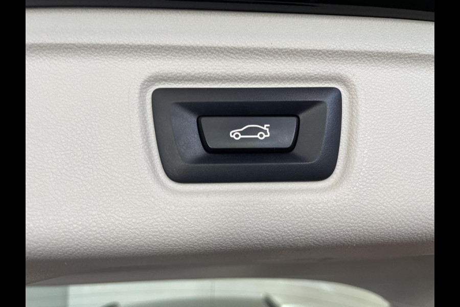 BMW 3 Serie Touring 330e Touring SportLine PHEV 292 PK AUT Navi Carplay Camera Achter PDC V+A Winterpack Sport Stoelen Active Protection Ambiance Licht