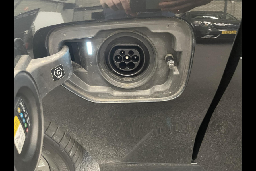 BMW 3 Serie Touring 330e Touring SportLine PHEV 292 PK AUT Navi Carplay Camera Achter PDC V+A Winterpack Sport Stoelen Active Protection Ambiance Licht