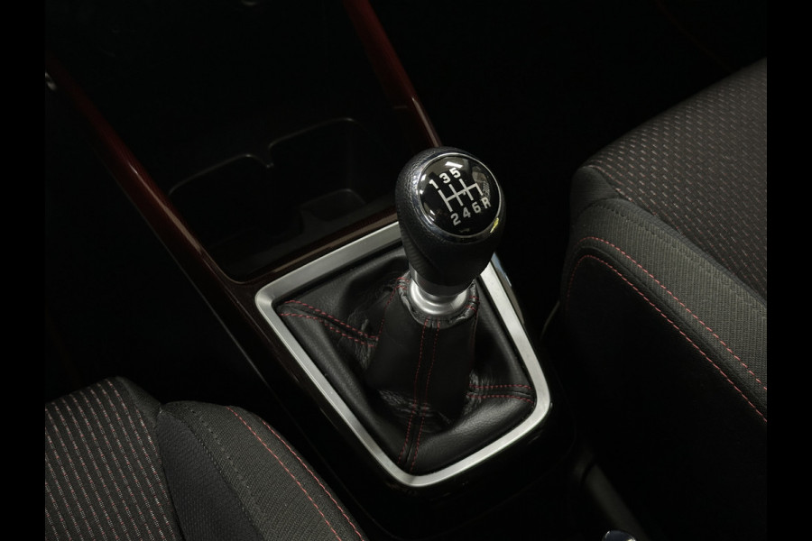 Suzuki Swift 1.4 140pk Sport | Navi | 17" | Carplay | Stoelverwarming | Camera | Volledig  elk jaar onderhouden
