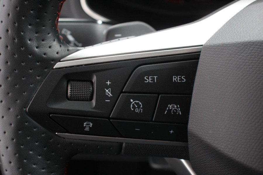 Seat Ibiza 1.0 TSI 110pk DSG FR | DEMO ! |  Navigatie | Apple Carplay/Android Auto | Camera | Parkeersensoren | Adaptive cruise control | Keyless Entry/Start | Virtual Cockpit | Stoelverwarming | Ledverlichting | Getinte ramen