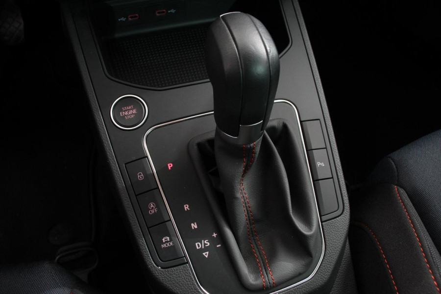 Seat Ibiza 1.0 TSI 110pk DSG FR | DEMO ! |  Navigatie | Apple Carplay/Android Auto | Camera | Parkeersensoren | Adaptive cruise control | Keyless Entry/Start | Virtual Cockpit | Stoelverwarming | Ledverlichting | Getinte ramen