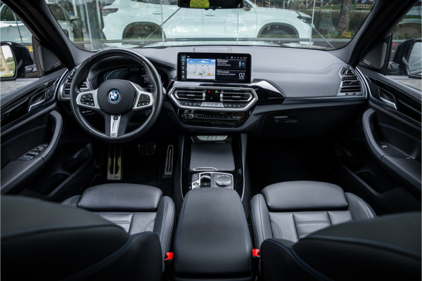 BMW iX3 High Executive 80 kWh ** Panodak ** Trekhaak ** 20inch **