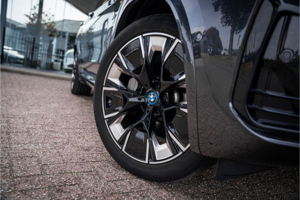 BMW iX3 High Executive 80 kWh ** Panodak ** Trekhaak ** 20inch **
