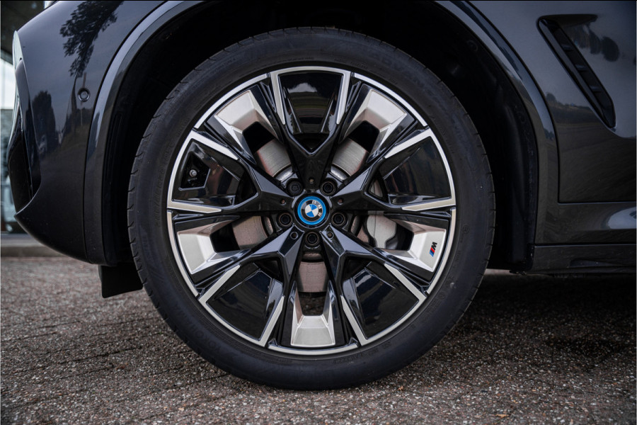 BMW iX3 High Executive 80 kWh ** Panodak ** Trekhaak ** 20inch **