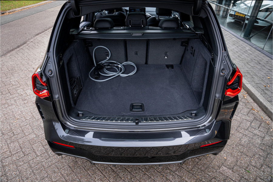 BMW iX3 High Executive 80 kWh ** Panodak ** Trekhaak ** 20inch **