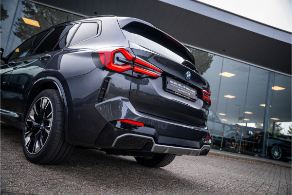 BMW iX3 High Executive 80 kWh ** Panodak ** Trekhaak ** 20inch **