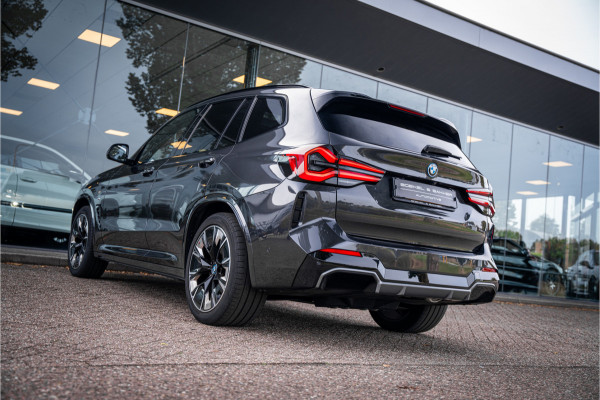 BMW iX3 High Executive 80 kWh ** Panodak ** Trekhaak ** 20inch **
