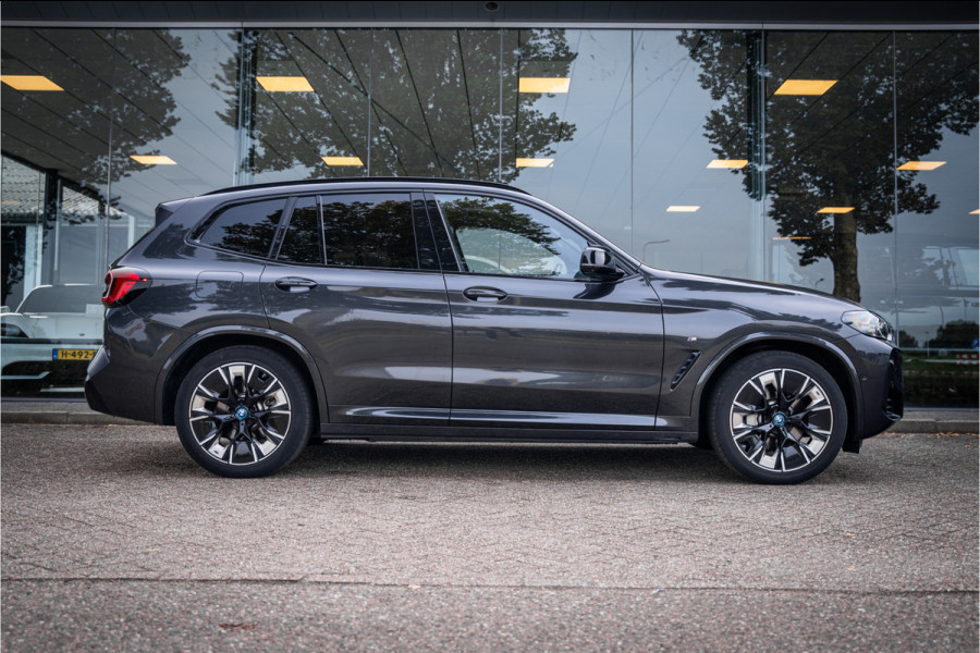 BMW iX3 High Executive 80 kWh ** Panodak ** Trekhaak ** 20inch **