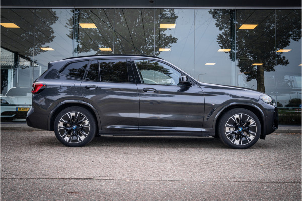 BMW iX3 High Executive 80 kWh ** Panodak ** Trekhaak ** 20inch **