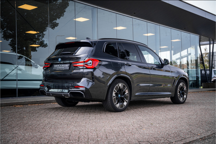 BMW iX3 High Executive 80 kWh ** Panodak ** Trekhaak ** 20inch **