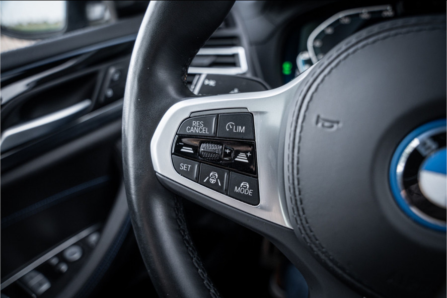 BMW iX3 High Executive 80 kWh ** Panodak ** Trekhaak ** 20inch **