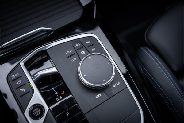 BMW iX3 High Executive 80 kWh ** Panodak ** Trekhaak ** 20inch **