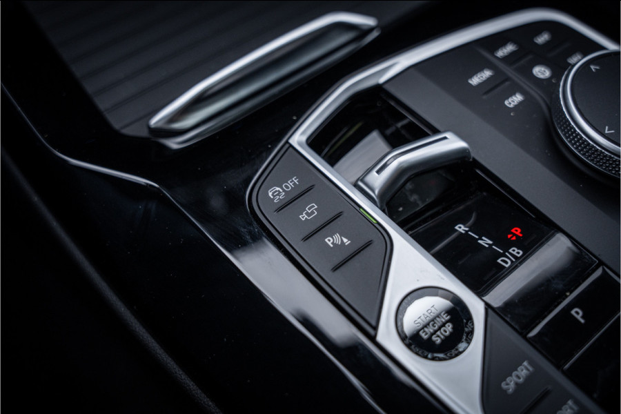 BMW iX3 High Executive 80 kWh ** Panodak ** Trekhaak ** 20inch **