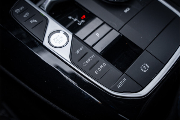 BMW iX3 High Executive 80 kWh ** Panodak ** Trekhaak ** 20inch **