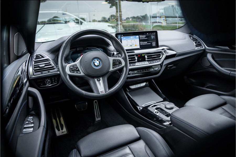 BMW iX3 High Executive 80 kWh ** Panodak ** Trekhaak ** 20inch **