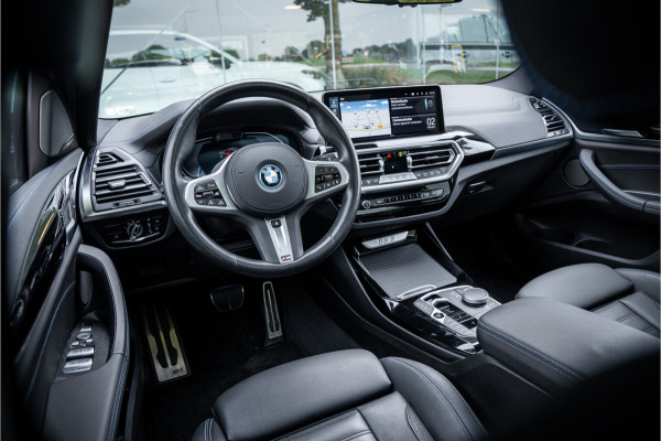 BMW iX3 High Executive 80 kWh ** Panodak ** Trekhaak ** 20inch **
