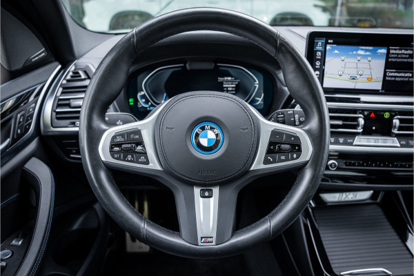 BMW iX3 High Executive 80 kWh ** Panodak ** Trekhaak ** 20inch **