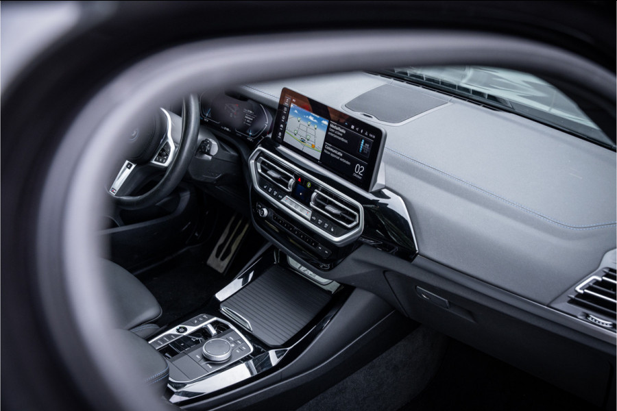 BMW iX3 High Executive 80 kWh ** Panodak ** Trekhaak ** 20inch **