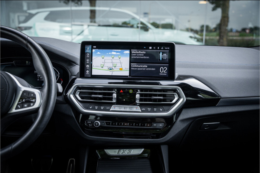 BMW iX3 High Executive 80 kWh ** Panodak ** Trekhaak ** 20inch **
