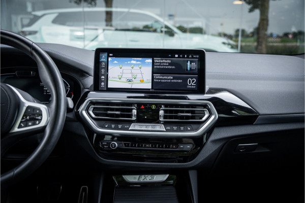 BMW iX3 High Executive 80 kWh ** Panodak ** Trekhaak ** 20inch **
