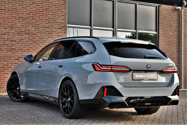 BMW 5 Serie Touring 520i M-Sport Pano Trekh ACC 360 H/K HUD 21inch Stoelventilatie
