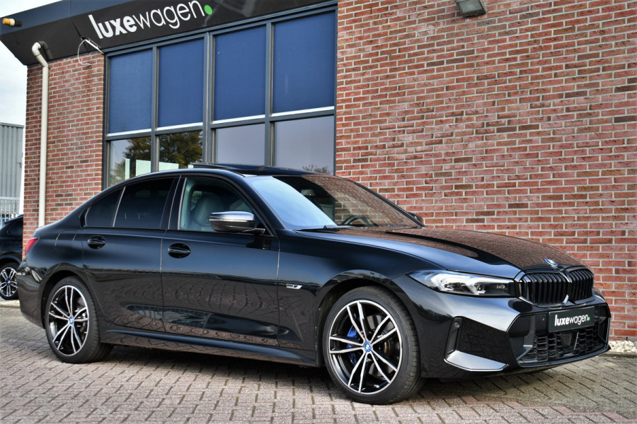 BMW 3-serie 330e xDrive M-Sport Pro Pano M-zetels ACC HUD 19inch El-klep