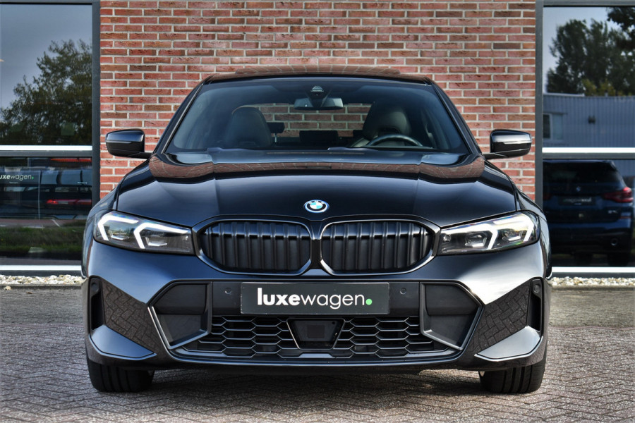 BMW 3-serie 330e xDrive M-Sport Pro Pano M-zetels ACC HUD 19inch El-klep