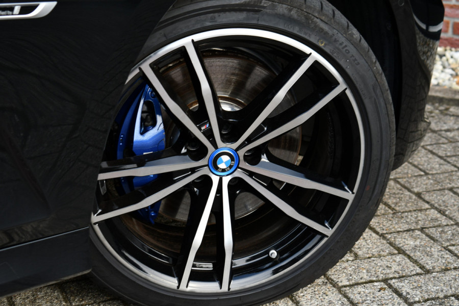 BMW 3-serie 330e xDrive M-Sport Pro Pano M-zetels ACC HUD 19inch El-klep