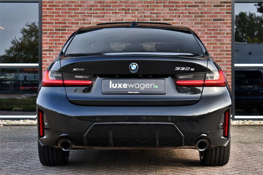 BMW 3-serie 330e xDrive M-Sport Pro Pano M-zetels ACC HUD 19inch El-klep