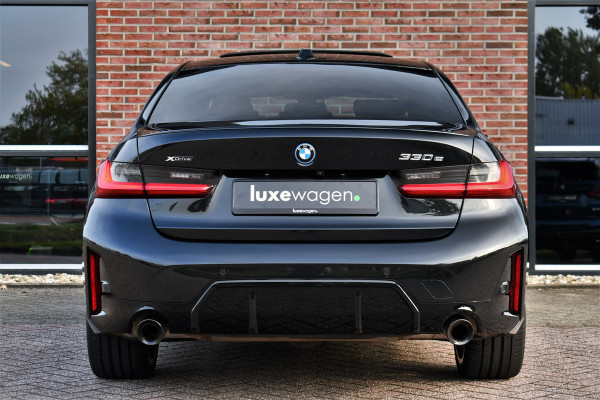 BMW 3-serie 330e xDrive M-Sport Pro Pano M-zetels ACC HUD 19inch El-klep