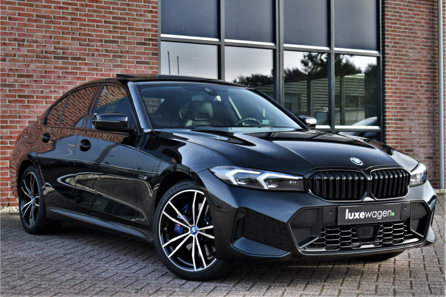 BMW 3-serie 330e xDrive M-Sport Pro Pano M-zetels ACC HUD 19inch El-klep