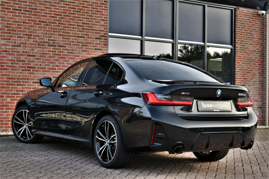 BMW 3-serie 330e xDrive M-Sport Pro Pano M-zetels ACC HUD 19inch El-klep