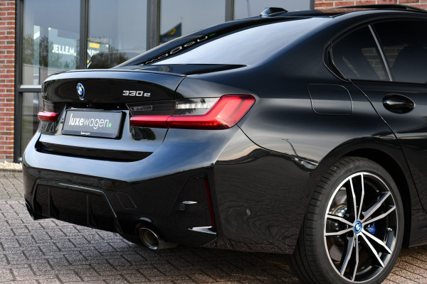 BMW 3-serie 330e xDrive M-Sport Pro Pano M-zetels ACC HUD 19inch El-klep