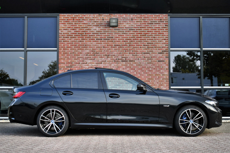 BMW 3-serie 330e xDrive M-Sport Pro Pano M-zetels ACC HUD 19inch El-klep