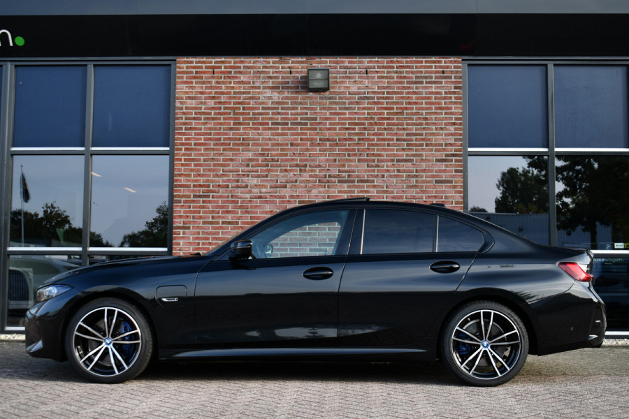 BMW 3-serie 330e xDrive M-Sport Pro Pano M-zetels ACC HUD 19inch El-klep