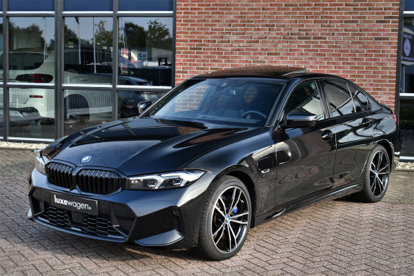 BMW 3-serie 330e xDrive M-Sport Pro Pano M-zetels ACC HUD 19inch El-klep