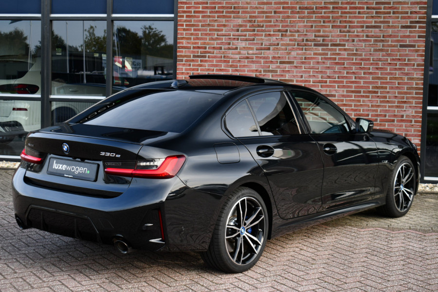 BMW 3-serie 330e xDrive M-Sport Pro Pano M-zetels ACC HUD 19inch El-klep