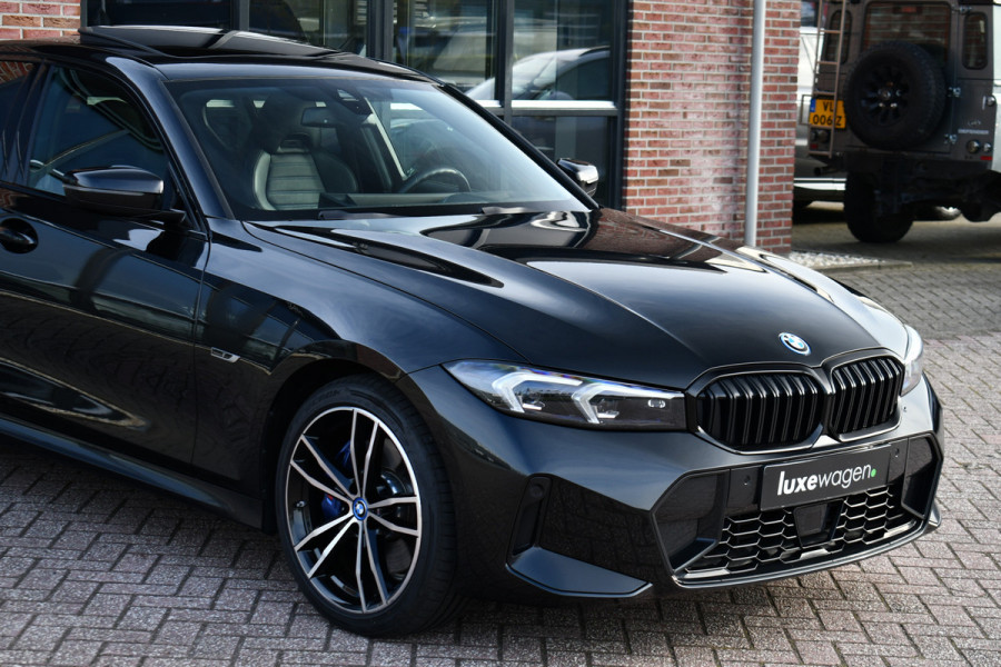 BMW 3-serie 330e xDrive M-Sport Pro Pano M-zetels ACC HUD 19inch El-klep